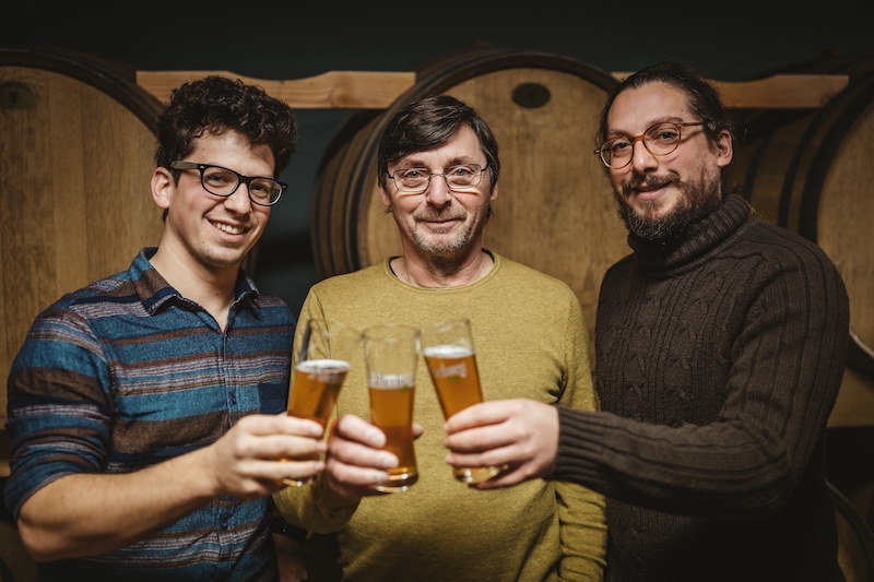 File:Den Herberg Devillé brewers Kloris - Bart - Akke.jpg