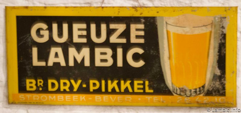 File:ClosedBrewerySign-41.jpg