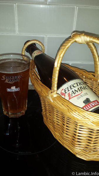File:BelleVue-SelectionLambic-Pour-1.jpg